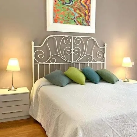 Noemi House & Gasthuis 3*